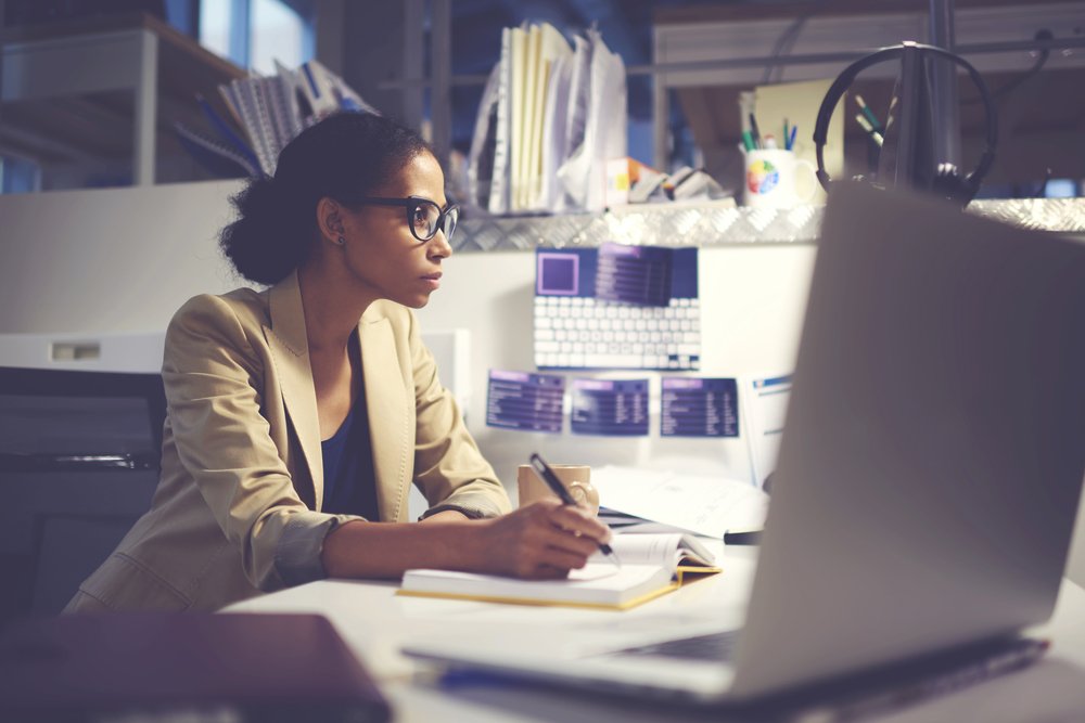 O que faz um auxiliar administrativo: funções e mercado — Descubra as principais funções de um auxiliar administrativo e as oportunidades no mercado de trabalho.
